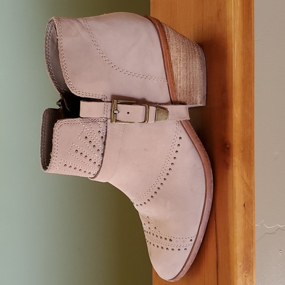 Vince Camuto booties - Picture 5 of 13